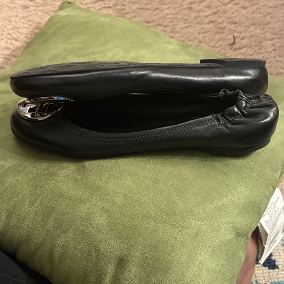 Tory Burch Black Leather Flats with Silver Emblem - Picture 6 of 9